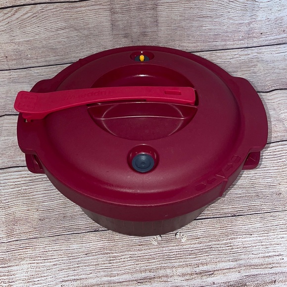 Tupperware microwave pressure cooker